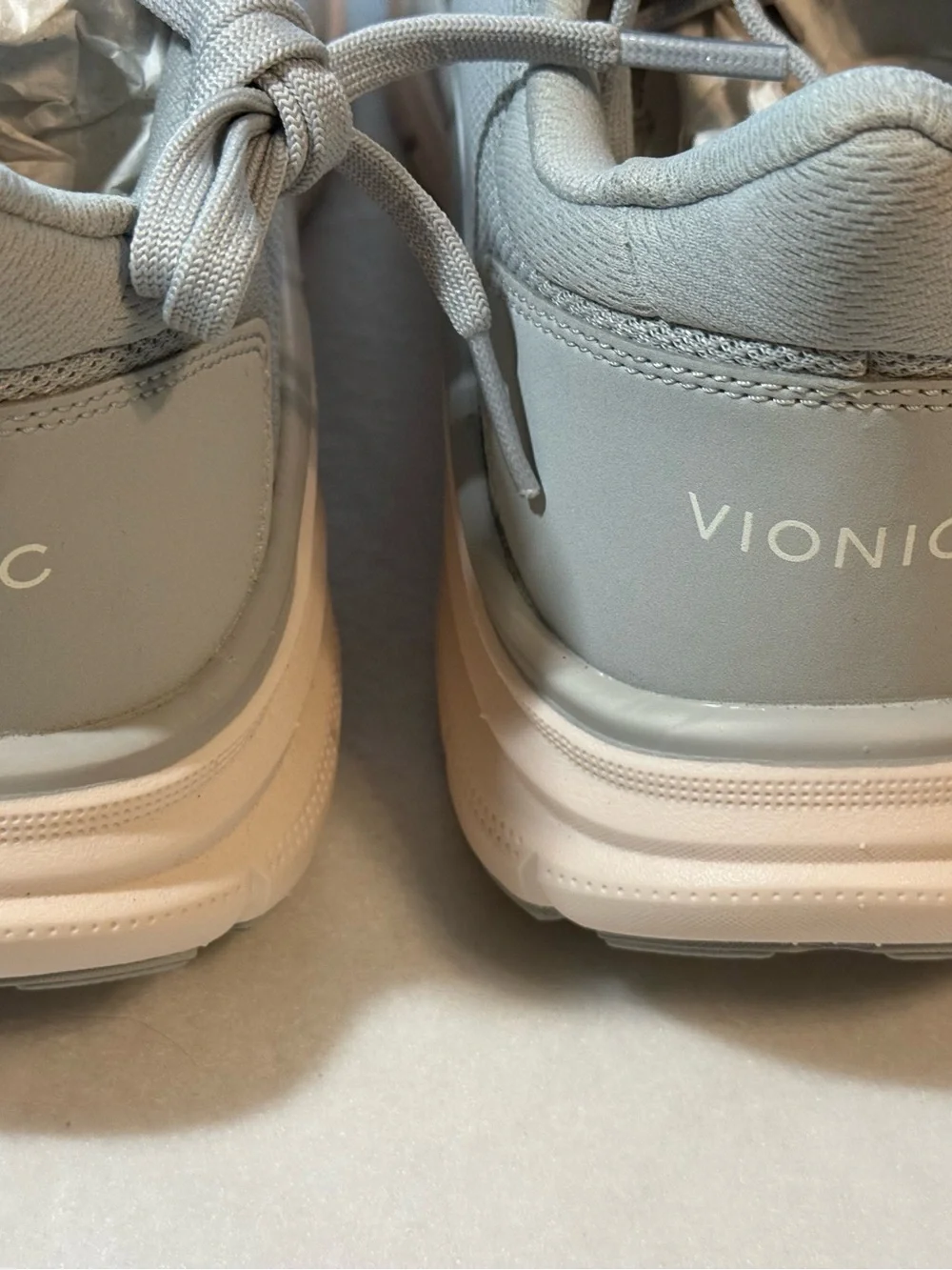 New  Vionic - Walk Max Women's Athletic Shoe. Size 10. Gray